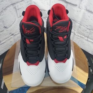 Nike Jordan Max Aura 'White Black University Red' size US 7Y